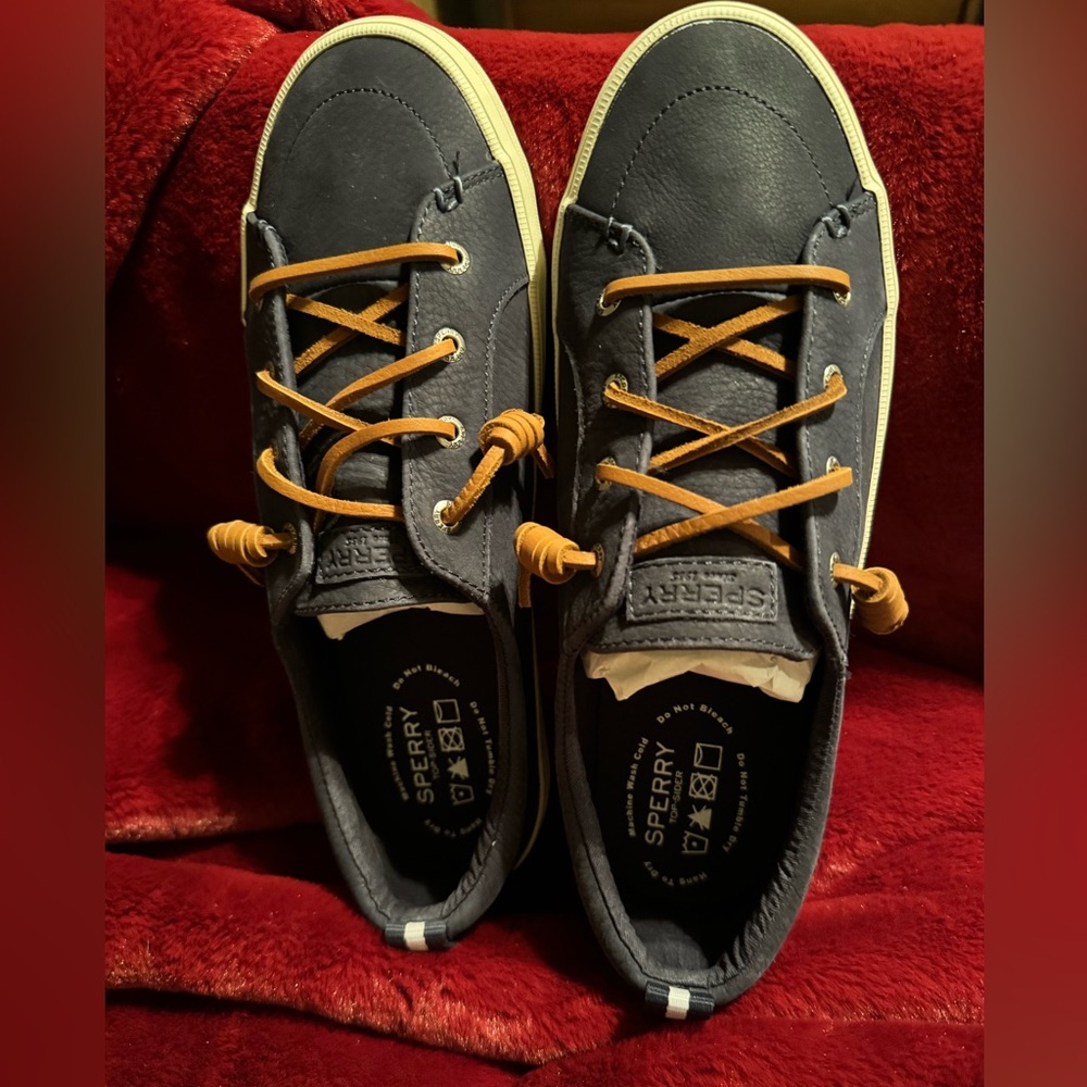 New Women’s Sperry Navy Leather Sneaker